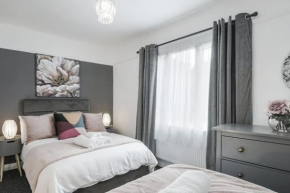 4 Bed Flat Sleeps up to 9 Close to Brixton
